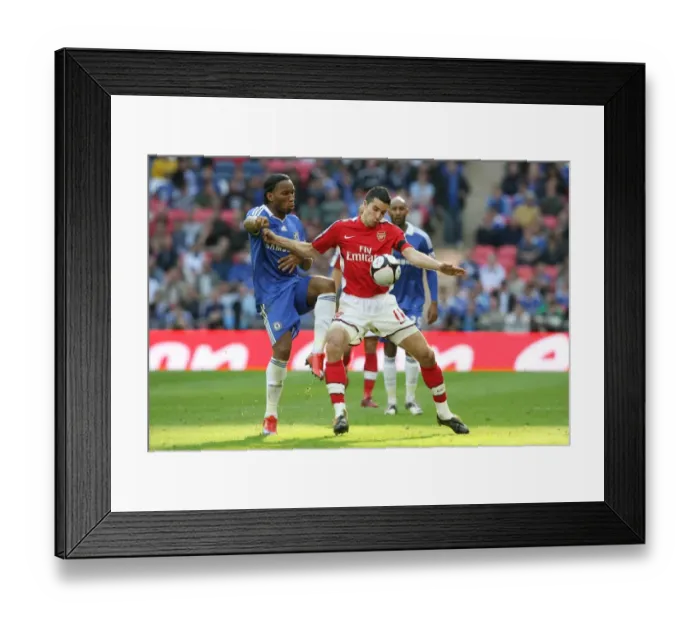 Framed Print : Robin van Persie (Arsenal) Didier Drogba (Chelsea)