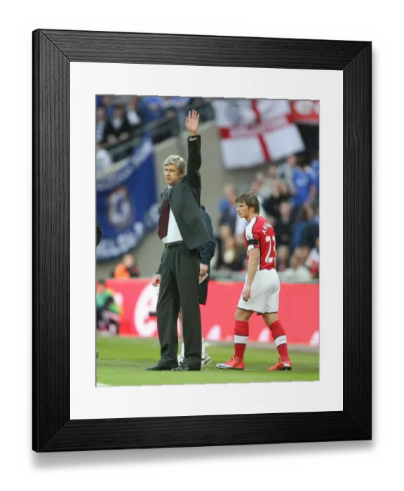 Framed Print : Arsenal manager Arsene Wenger with substitute Ardrey Arshavin