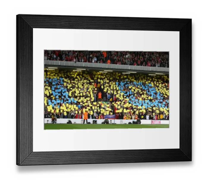 Framed Print : Arsenal fans honour ex Arsenal and Liverpool player Ray Kennedy Framed Print : Arsenal fans honour ex Arsenal and Liverpool player Ray Kennedy