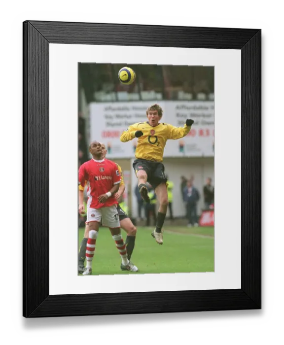 Framed Print : Alex Hleb (Arsenal) Shaun Bartlett (Charlton). Charlton Athletic 0: 1 Arsenal Framed Print : Alex Hleb (Arsenal) Shaun Bartlett (Charlton). Charlton Athletic 0: 1 Arsenal