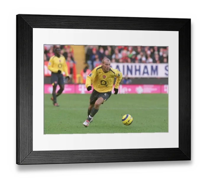 Framed Print : Freddie Ljungberg (Arsenal). Charlton Athletic 0: 1 Arsenal. FA Premiership Framed Print : Freddie Ljungberg (Arsenal). Charlton Athletic 0: 1 Arsenal. FA Premiership