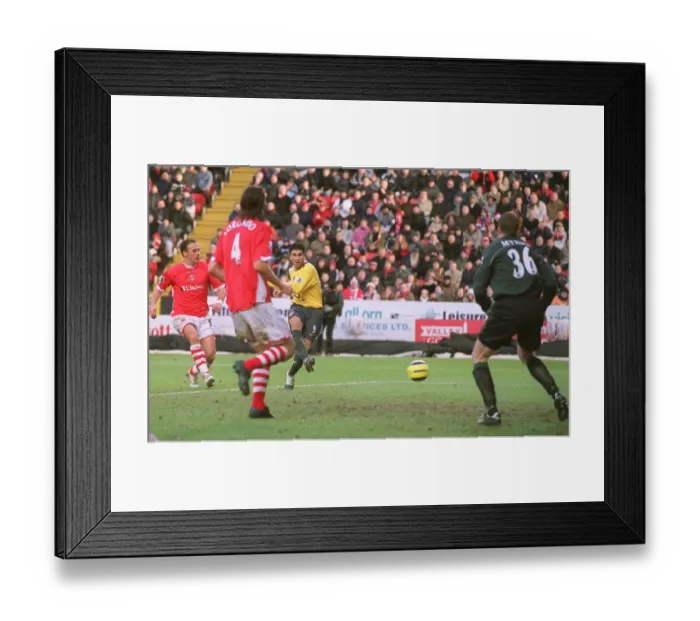 Framed Print : Jose Reyes scores Arsenals goal past Thomas Myhre (Charlton) Framed Print : Jose Reyes scores Arsenals goal past Thomas Myhre (Charlton)