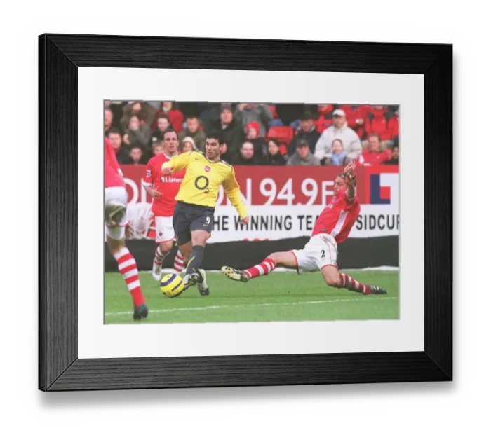 Framed Print : Jose Reyes (Arsenal) Luke Young (Charlton). Charlton Athletic 0: 1 Arsenal