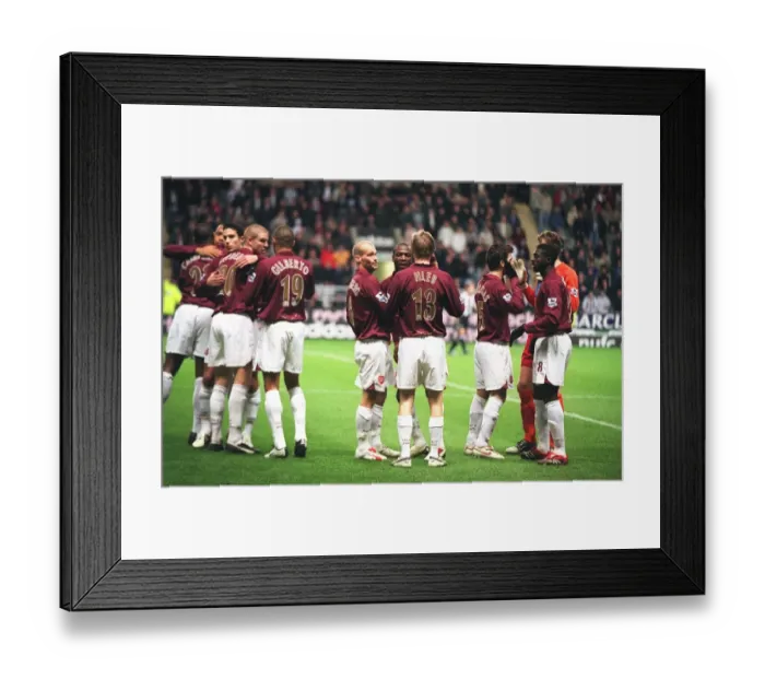 Framed Print : The Arsenal team prepare before kick off