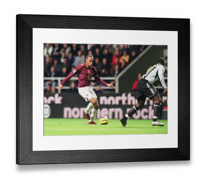 Framed Print : Thierry Henry (Arsenal) Titus Bramble (Newcastle United)