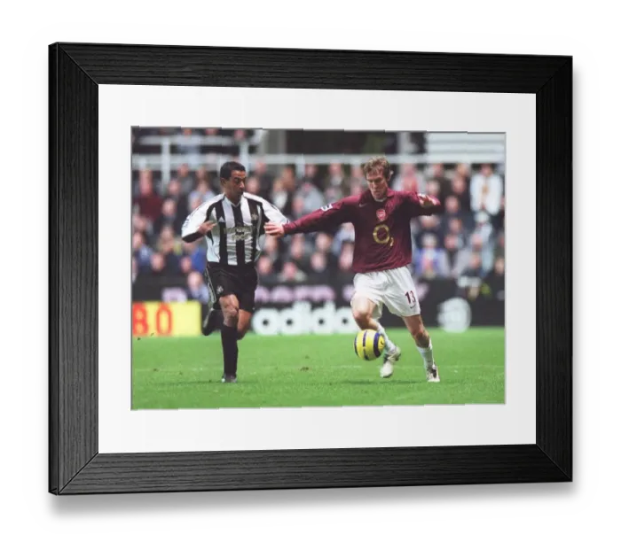 Framed Print : Alex Hleb (Arsenal) Noberto Solano (Newcastle United)