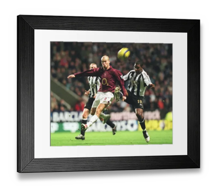 Framed Print : Freddie Ljungberg (Arsenal) Titus Bramble (Newcastle United) Framed Print : Freddie Ljungberg (Arsenal) Titus Bramble (Newcastle United)