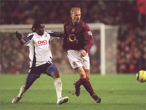 Dennis Bergkamp (Arsenal) Aliou Cisse (Portsmouth). Arsenal 4: 0 Portsmouth