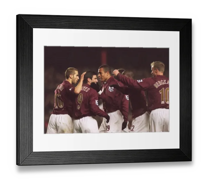 Framed Print : Jose Reyes is congratulated on his past for Dennis Bergkamps goal