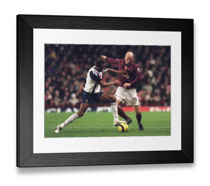 Framed Print : Pascal Cygan (Arsenal) John Viafara (Portsmouth). Arsenal 4: 0 Portsmouth