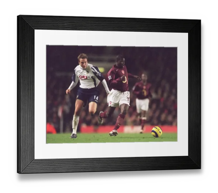 Framed Print : Emmanuel Eboue (Arsenal) Matthew Taylor (Portsmouth). Arsenal 4: 0 Portsmouth