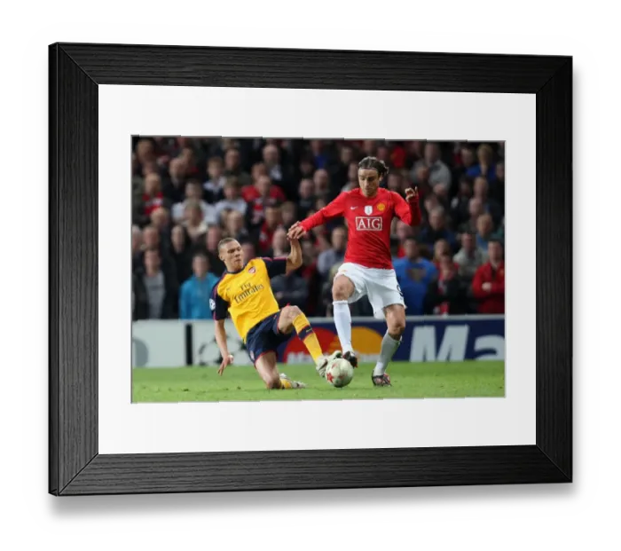 Framed Print : Kieran Gibbs (Arsenal) Dimitar Berbatov (Man Utd)