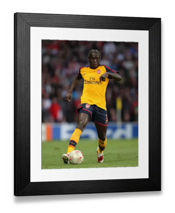 Framed Print : Bacary Sagna in Action: Arsenal vs Manchester United, UEFA Champions League Semi-Final, 1st Leg (Old Trafford, 29 / 4 / 09)