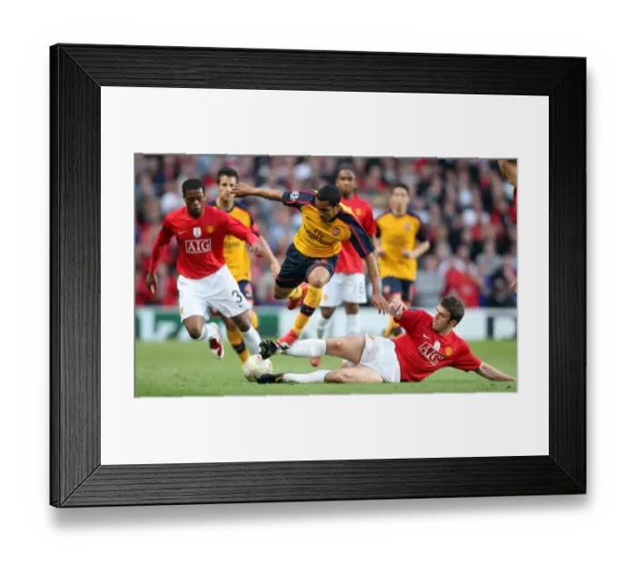 Framed Print : Theo Walcott (Arsenal) Michael Carrick and Patrice Evra (Man Utd)