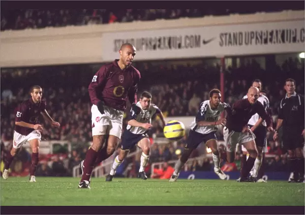 Thierry Henry scores Arsenals 4th goal from the penalty spot