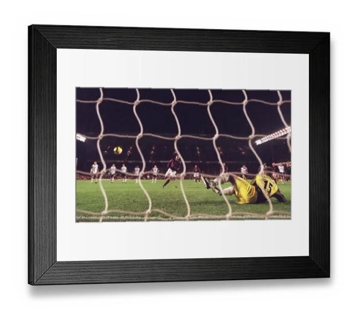 Framed Print : Thierry Henry's Unforgettable Penalty: Arsenal's 4-0 Victory Over Portsmouth (December 2005) Framed Print : Thierry Henry's Unforgettable Penalty: Arsenal's 4-0 Victory Over Portsmouth (December 2005)