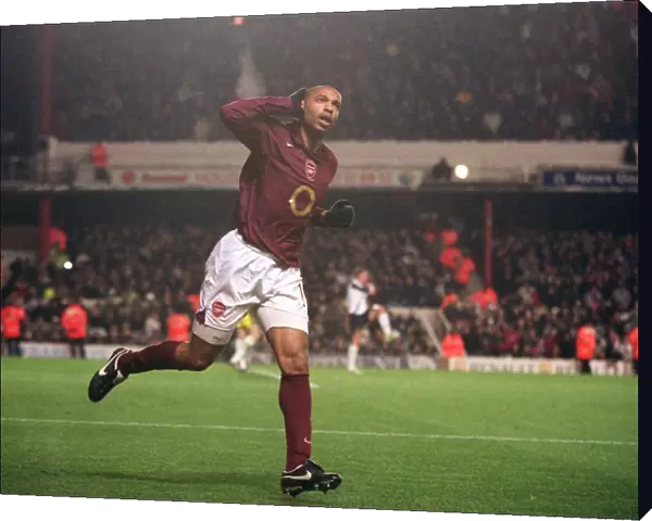 Thierry Henry celebrates scoring Arsenals 4th goal from the penalty spot