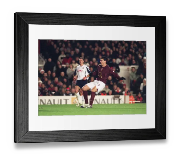 Framed Print : Jose Reyes scores Arsenals 2nd goal. Arsenal 4: 0 Portsmouth. FA Premiership