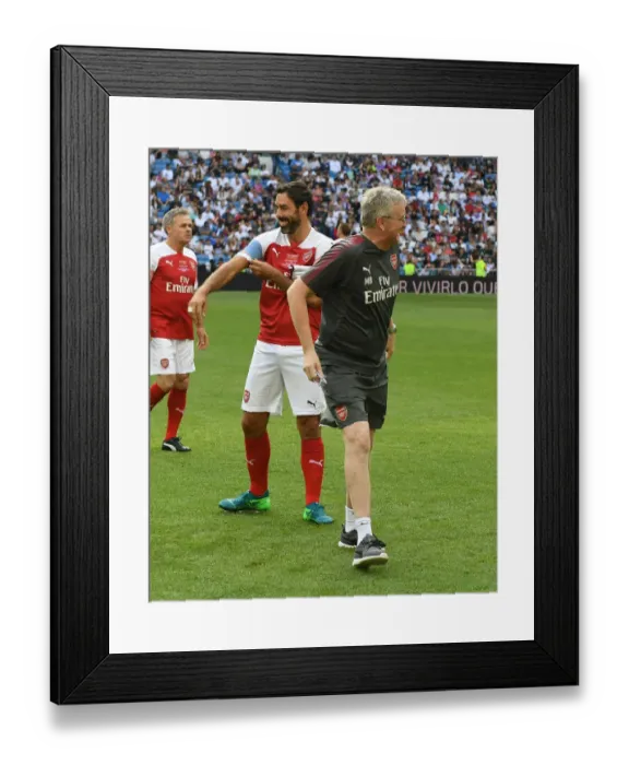 Framed Print : Arsenal Legends vs. Real Madrid Legends: A Legendary Clash at Bernabeu Stadium