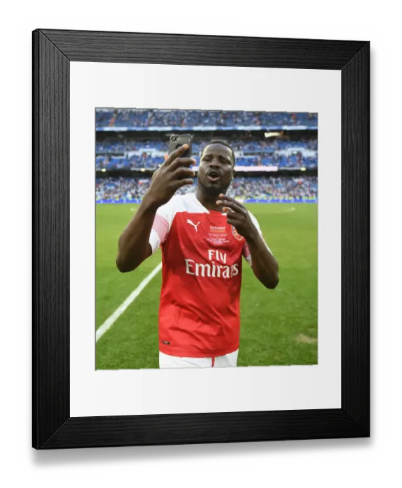 Framed Print : Arsenal Legends vs Real Madrid Legends: A Clash of Football Greats at Bernabeu, Madrid (2018-19) Framed Print : Arsenal Legends vs Real Madrid Legends: A Clash of Football Greats at Bernabeu, Madrid (2018-19)