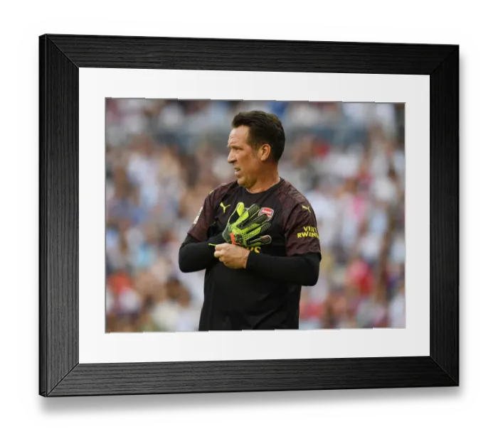 Framed Print : David Seaman: Arsenal Legend Shines at Real Madrid Legends Match, Bernabeu 2018