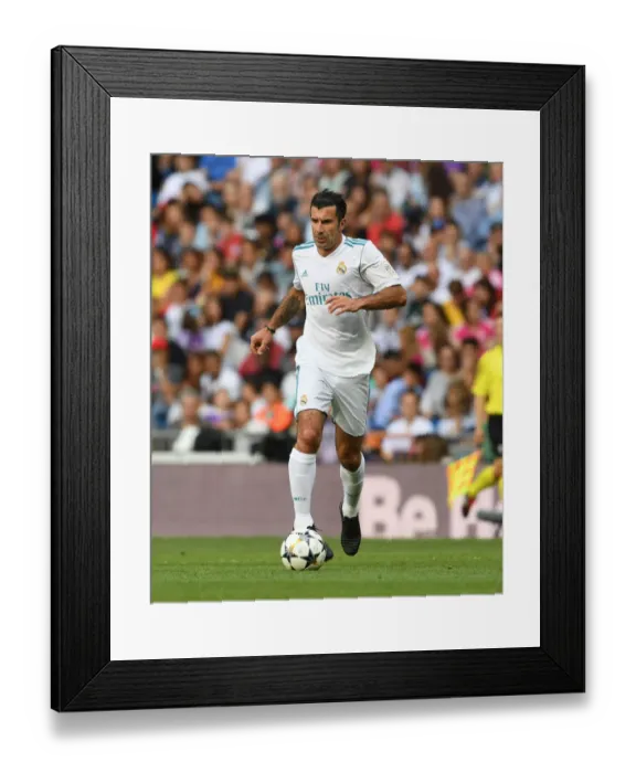 Framed Print : Arsenal Legends vs. Real Madrid Legends: A Clash of Football Greats at Bernabeu (2018-19) Framed Print : Arsenal Legends vs. Real Madrid Legends: A Clash of Football Greats at Bernabeu (2018-19)