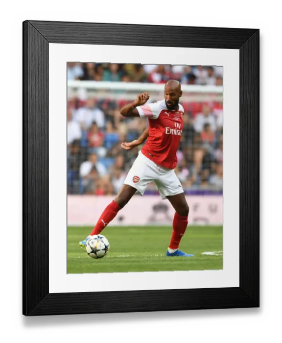Framed Print : Arsenal Legends vs Real Madrid Legends: A Legendary Clash at Bernabeu, 2018 Framed Print : Arsenal Legends vs Real Madrid Legends: A Legendary Clash at Bernabeu, 2018