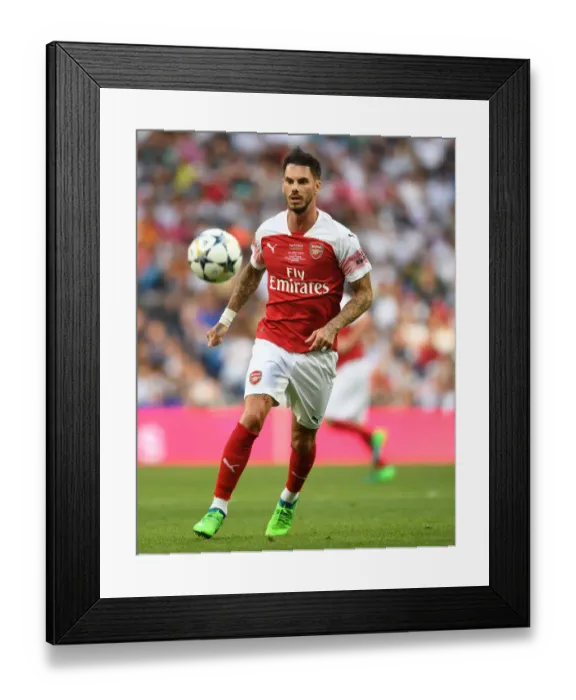 Framed Print : Arsenal Legends vs. Real Madrid Legends: A Legendary Clash at Bernabeu, Madrid (2018-19)