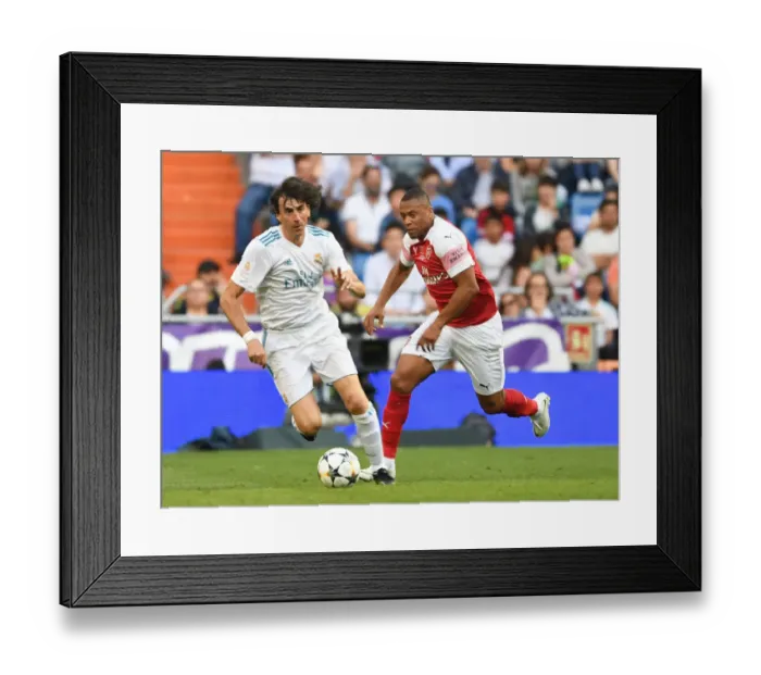 Framed Print : Clash of Football Legends: Arsenal vs Real Madrid (2018-19) - Battle at the Bernabeu