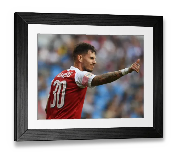 Framed Print : Arsenal Legends vs. Real Madrid Legends: A Clash of Football Greats at Bernabeu (2018-19)