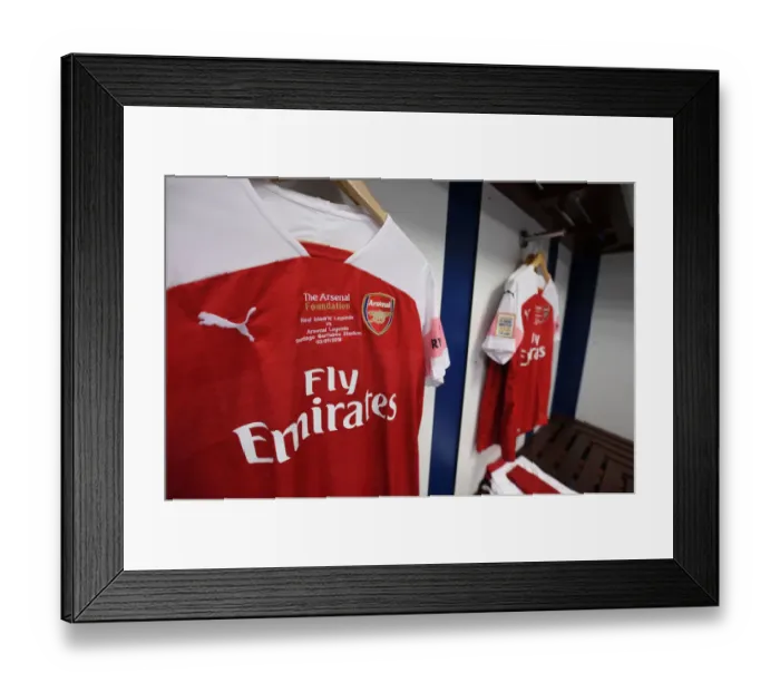 Framed Print : Behind the Scenes: Arsenal Changing Room before the Real Madrid Legends Match (2018) Framed Print : Behind the Scenes: Arsenal Changing Room before the Real Madrid Legends Match (2018)