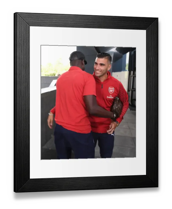 Framed Print : Arsenal Legends vs Real Madrid Legends: A Clash of Football Greats at Bernabeu (2018-19) Framed Print : Arsenal Legends vs Real Madrid Legends: A Clash of Football Greats at Bernabeu (2018-19)