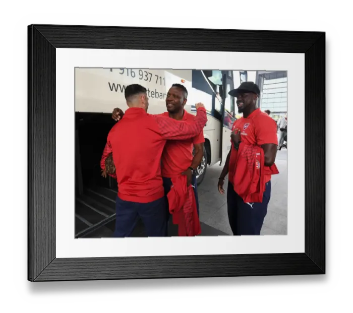 Framed Print : Arsenal Legends vs Real Madrid Legends: A Legendary Clash at Bernabeu (2018-19)