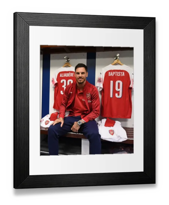 Framed Print : Arsenal Legends vs Real Madrid Legends: A Clash of Football Greats at Bernabeu (2018-19) Framed Print : Arsenal Legends vs Real Madrid Legends: A Clash of Football Greats at Bernabeu (2018-19)