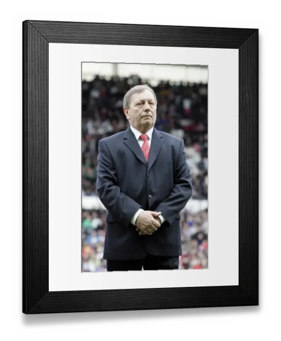 Framed Print : Arsenal Ladies Triumph Over Sunderland WFC in FA Cup Final: Vic Akers Leadership
