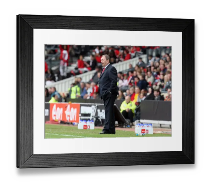 Framed Print : Arsenal Ladies Manager Vic Akers