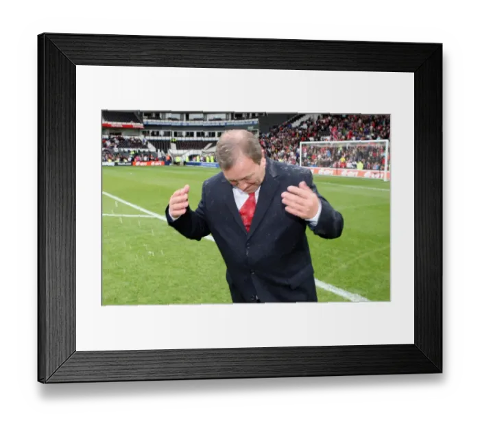 Framed Print : Vic Akers Celebrates Arsenal Ladies FA Cup Victory over Sunderland WFC Framed Print : Vic Akers Celebrates Arsenal Ladies FA Cup Victory over Sunderland WFC