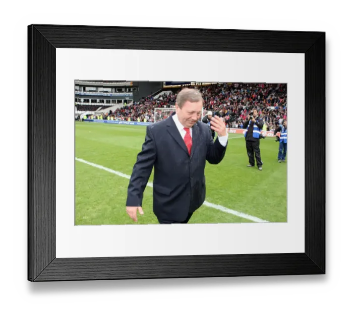 Framed Print : Vic Akers and Arsenal Ladies Celebrate FA Cup Victory over Sunderland WFC Framed Print : Vic Akers and Arsenal Ladies Celebrate FA Cup Victory over Sunderland WFC