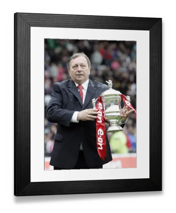 Framed Print : Vic Akers (Arsenal Manager) with the FA Cup Trophy