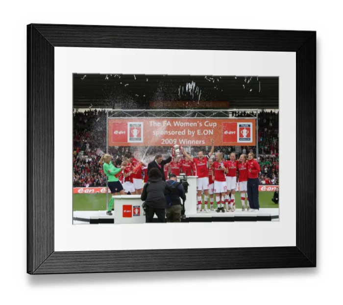 Framed Print : Vic Akers and his Arsenal Ladies lift the FA Cup Trophy