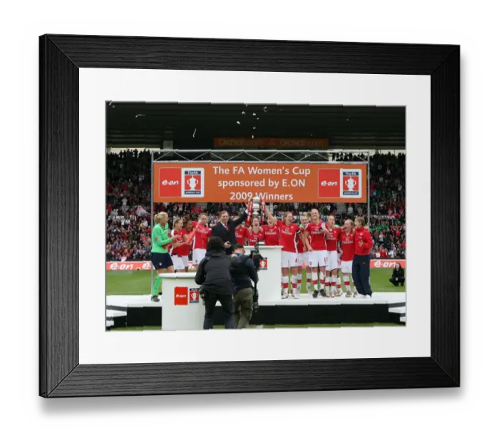 Framed Print : Arsenal Ladies Triumph in FA Cup Final: 2-1 Victory over Sunderland - FA Cup Trophy Celebration