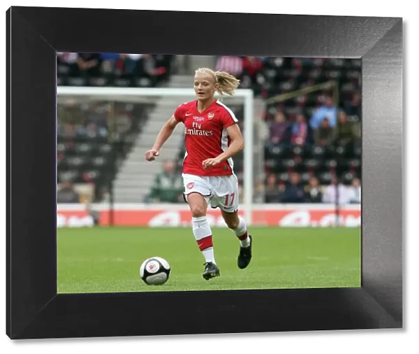 Arsenal's Katie Chapman Lifts FA Cup: Arsenal Ladies 2:1 Sunderland WFC, FA Cup Final at Pride Park (2009)
