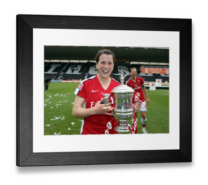 Framed Print : Niamh Fahey (Arsenal Ladies) with the FA Cup Trophy Framed Print : Niamh Fahey (Arsenal Ladies) with the FA Cup Trophy