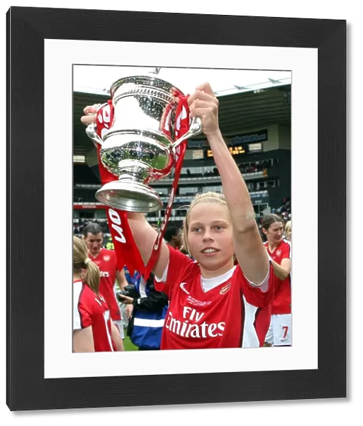 Gilly Flaherty (Arsenal Ladies) with the FA Cup Trophy