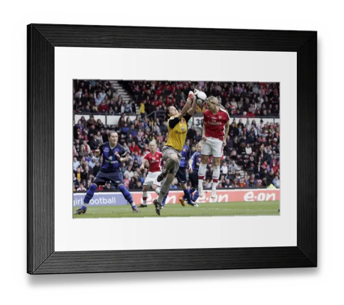 Framed Print : Suzanne Grant (Arsenal) Halen Alderson (Sunderland)