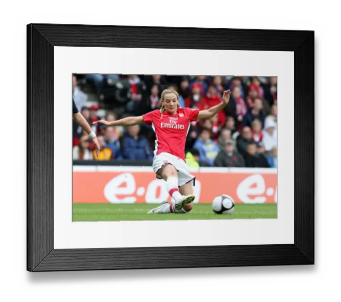 Framed Print : Arsenal's Suzanne Grant Scores in FA Cup Final Victory over Sunderland WFC