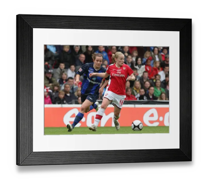 Framed Print : Kim Little (Arsenal) Lucy Staniforth (Sunderland)