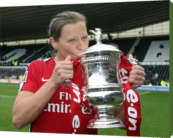 Jayne Ludlow (Arsenal Ladies) with the FA Cup Trophy