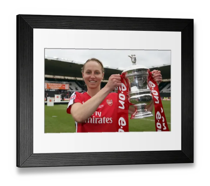Framed Print : Faye White (Arsenal Ladies) with the FA Cup Trophy Framed Print : Faye White (Arsenal Ladies) with the FA Cup Trophy