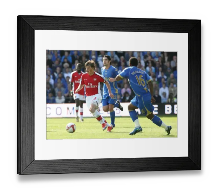 Framed Print : Andrey Arshavin (Arsenal) Noe Pamarot (Portsmouth)